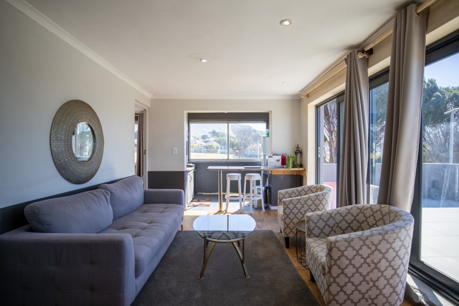 6 Bedroom Property for Sale in Vredehoek Western Cape